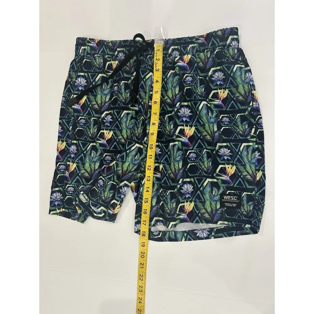 WESC Swim Shorts Trunks Unisex L/XL Bird Paradise Floral Tropical Beach Vacation